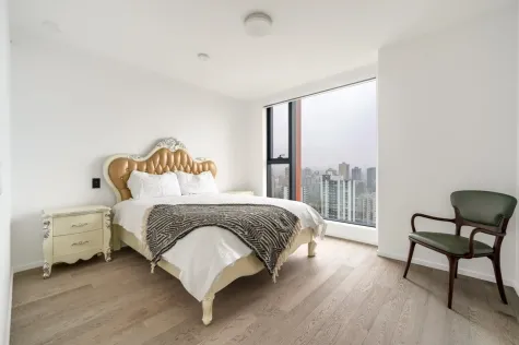 1482 ROBSON STREET image #1