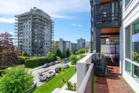 203 128 E 8TH STREET, North Vancouver, BC