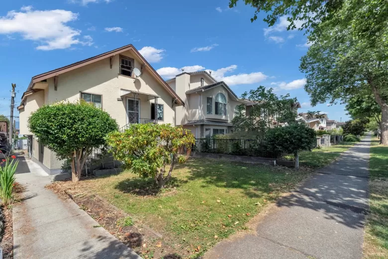 3015 E 19TH AVENUE image #1