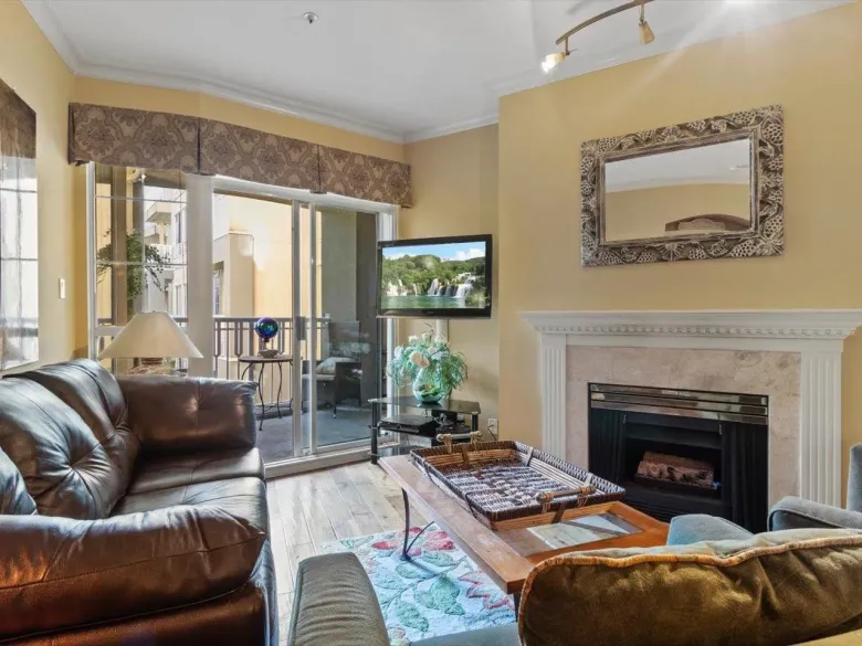 214 5835 HAMPTON PLACE image #1
