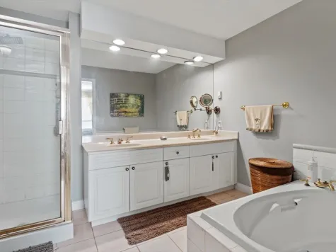 214 5835 HAMPTON PLACE image #1
