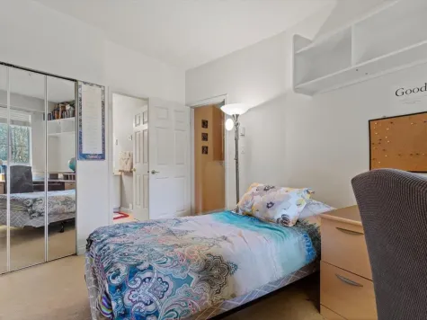 214 5835 HAMPTON PLACE image #3