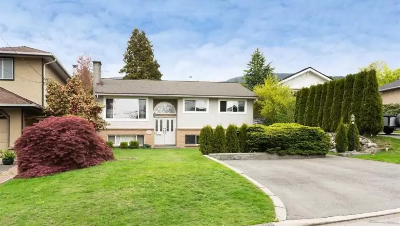 488 W KINGS ROAD image #1