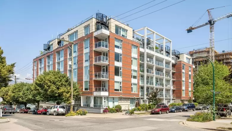 520 311 E 6TH AVENUE image #1