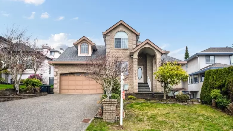 2655 SANDSTONE CRESCENT image #1