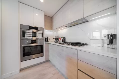 305 2085 SKYLINE COURT image #1