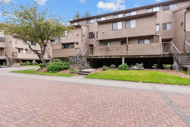 211 8060 COLONIAL DRIVE image #1