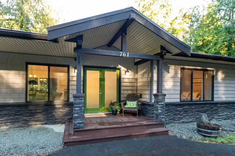 761 SEAVIEW ROAD image #1