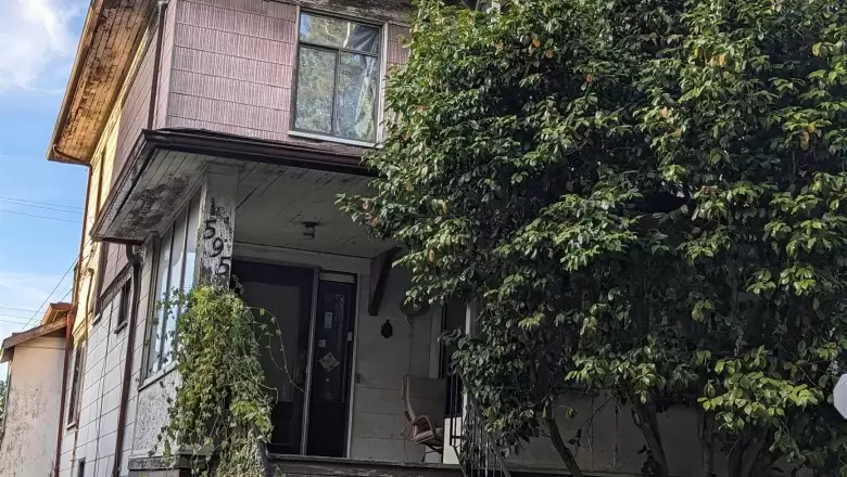 595 E 49TH AVENUE image #1
