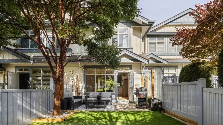 3 21661 88 AVENUE image #1