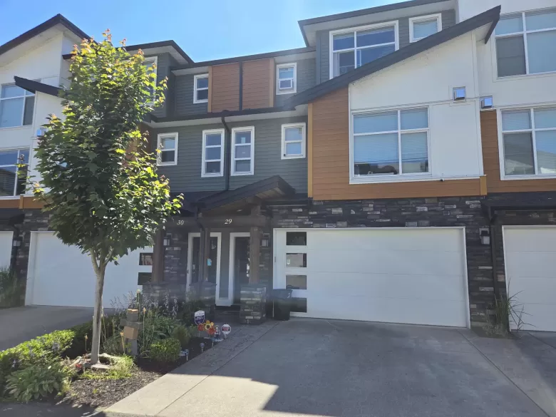 29 46570 MACKEN AVENUE image #1