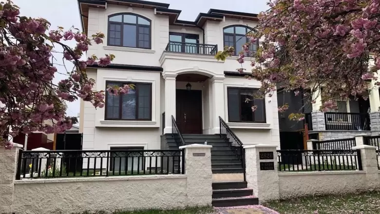 2826 E 48TH AVENUE image #1