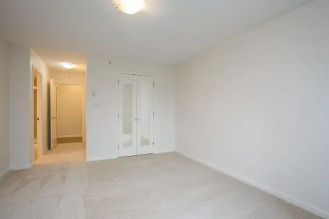 302 290 NEWPORT DRIVE image #4