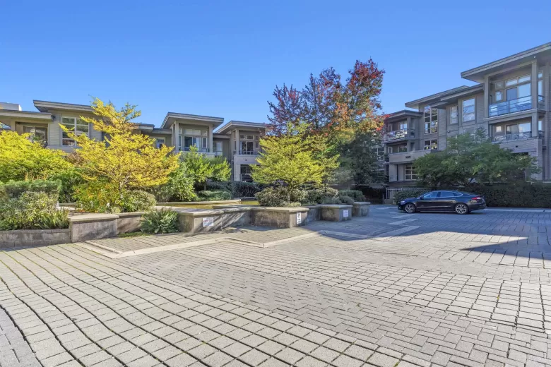 520 9339 UNIVERSITY CRESCENT, Burnaby, BC