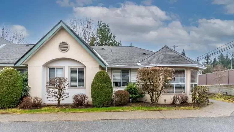 7 3380 GLADWIN ROAD image #1