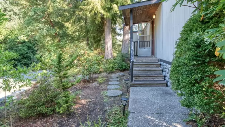 4532 RONDEVIEW ROAD image #1