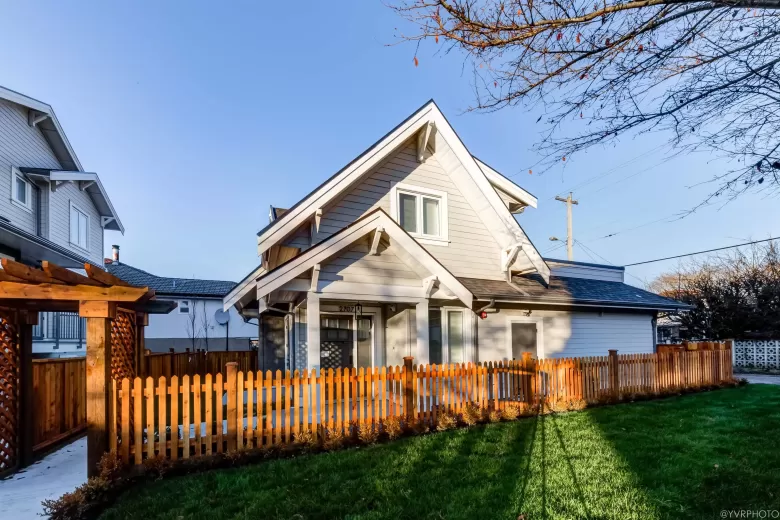 2707 E 40TH AVENUE image #1