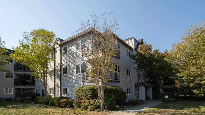 C107 40140 WILLOW CRESCENT image #1