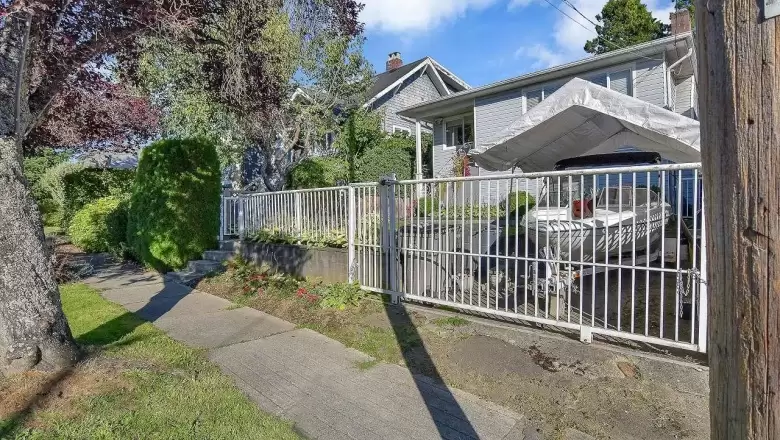 4820 MOSS STREET image #1