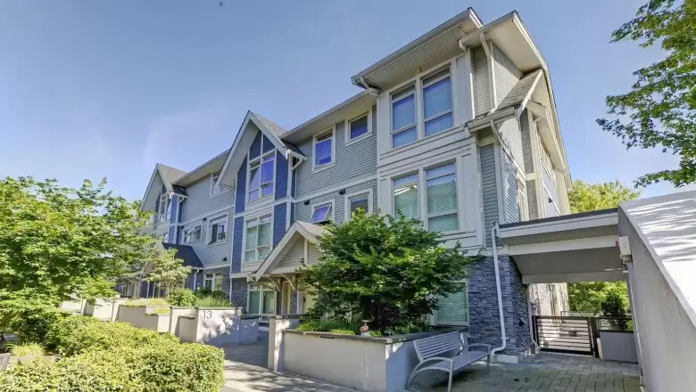 13 115 W QUEENS ROAD image #1