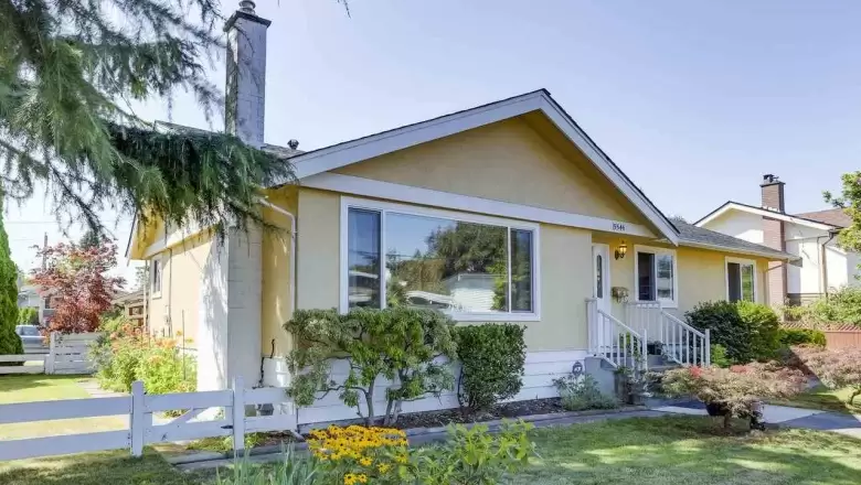 5546 45 AVENUE image #1
