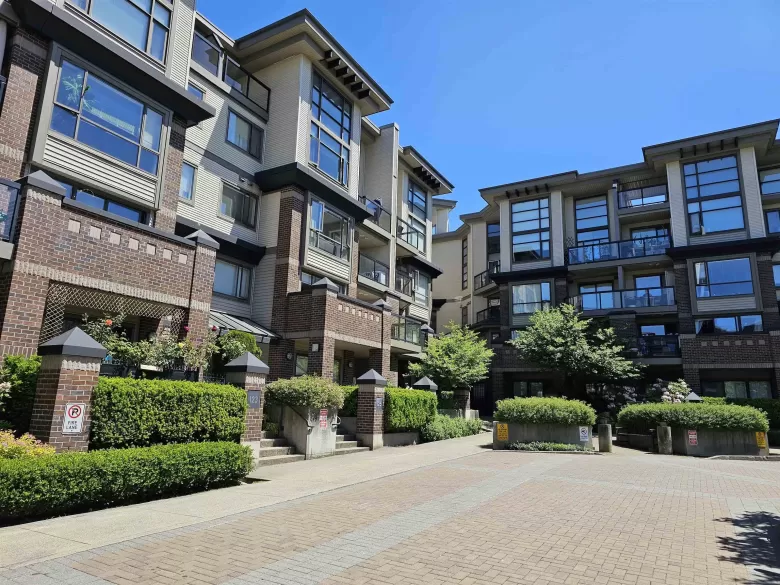 340 10838 CITY PARKWAY, Surrey, BC