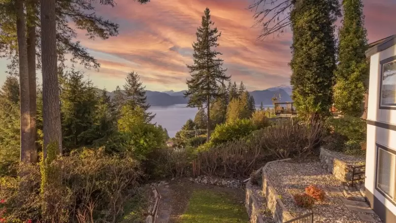 380 BAYVIEW PLACE, Lions Bay, BC