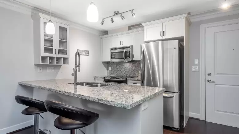 301 15357 ROPER AVENUE image #1
