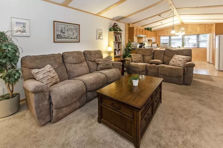 125 HIAWATHA DRIVE image #1