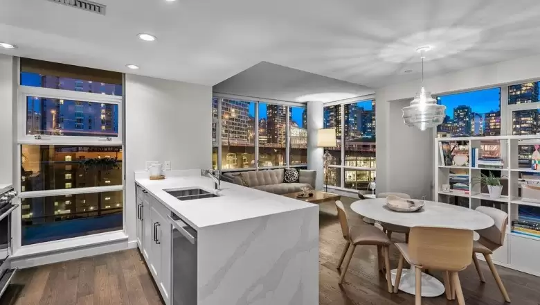 905 638 BEACH CRESCENT image #1