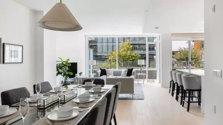 304 1327 MARINE DRIVE image #1
