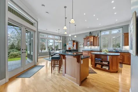 3750 SOMERSET CRESCENT image #2