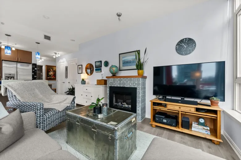 802 1211 MELVILLE STREET image #1