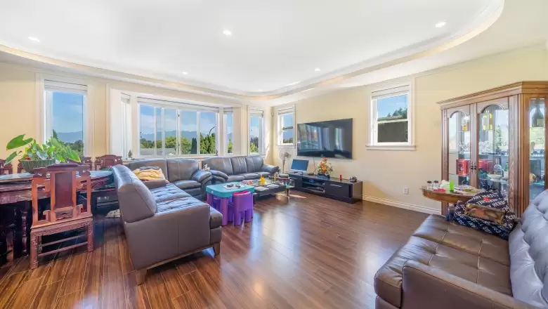 4421 BURKE STREET image #1