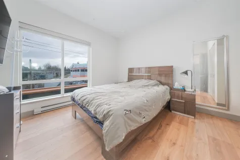 201 6968 ROYAL OAK AVENUE image #1