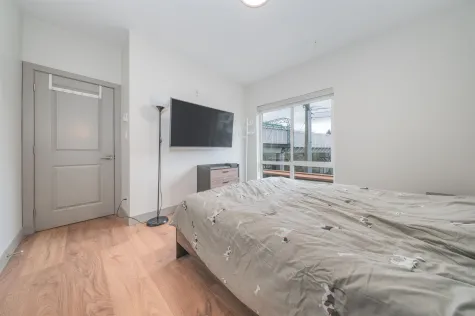 201 6968 ROYAL OAK AVENUE image #2