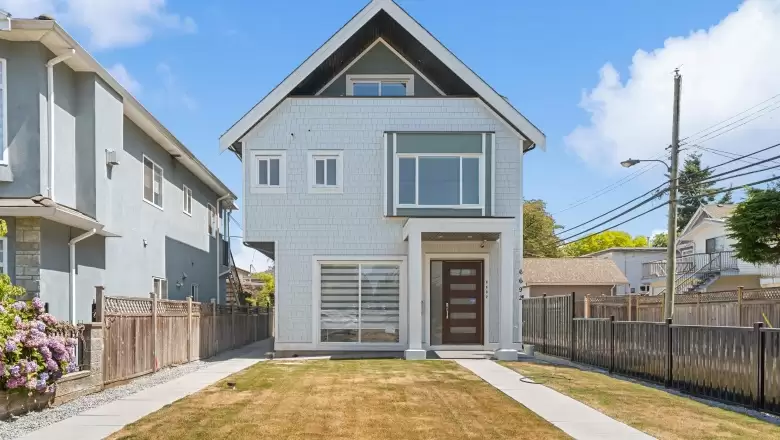 6690 NANAIMO STREET image #1