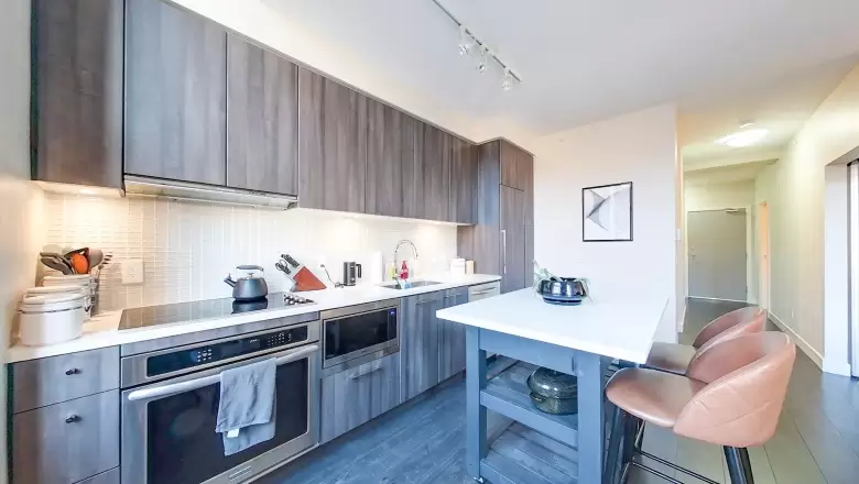 408 668 COLUMBIA STREET image #1