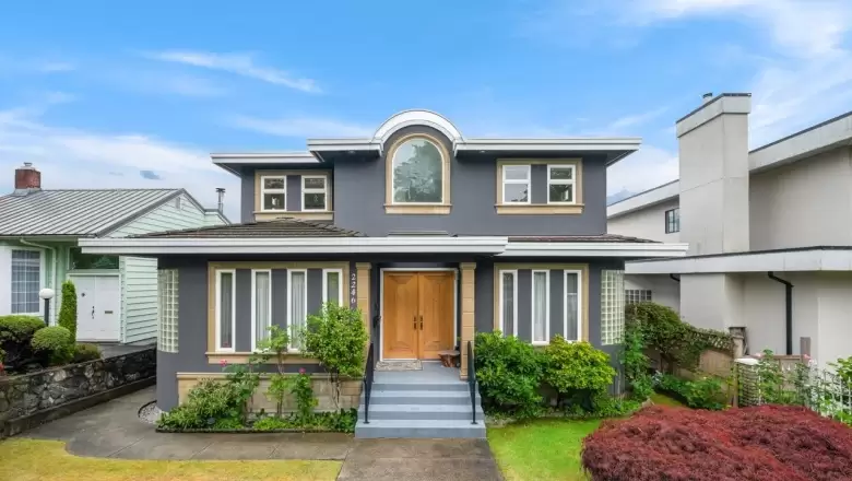 2246 FRASERVIEW DRIVE image #1