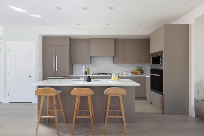 1060 W 15 TH AVENUE image #1