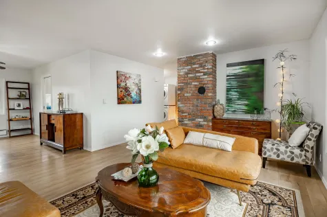 25141 19 AVENUE image #1