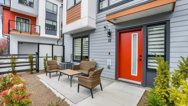 9 6138 128 STREET image #1