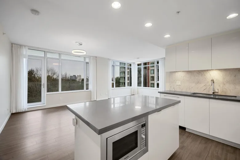 907 7368 GOLLNER AVENUE image #1