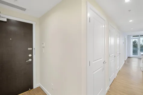 907 7368 GOLLNER AVENUE image #1