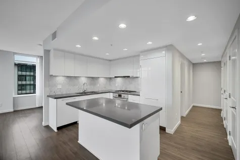 907 7368 GOLLNER AVENUE image #2