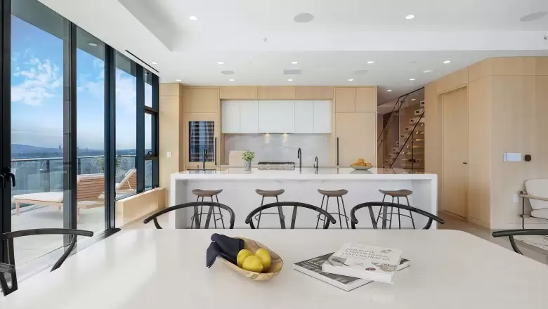 3801 1335 HOWE STREET image #1
