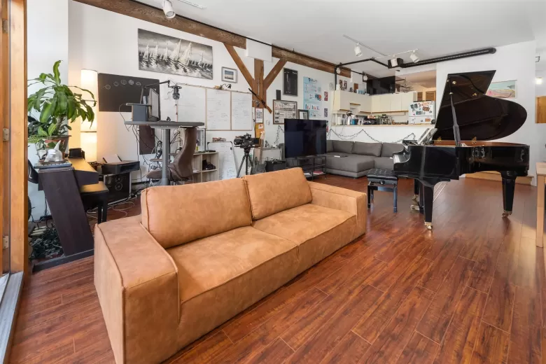 4-11 550 BEATTY STREET image #1
