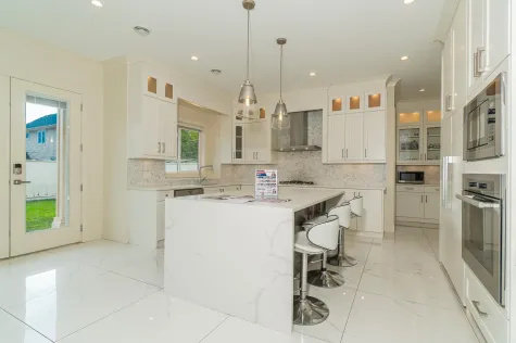 3340 MORESBY DRIVE image #2