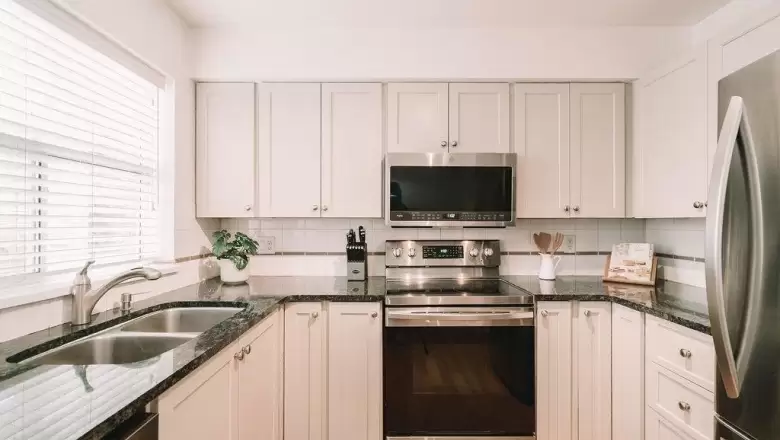 3 2450 HAWTHORNE AVENUE image #1