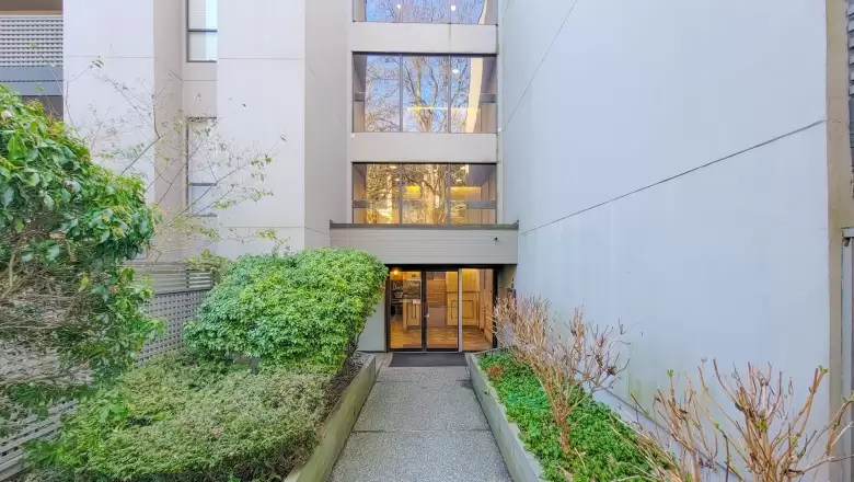 112 1955 WOODWAY PLACE image #1